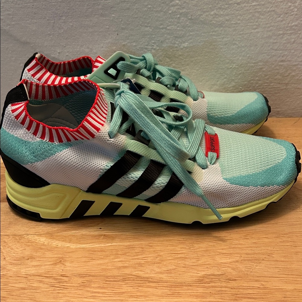 NEW Adidas Mint sneakers (unisex)